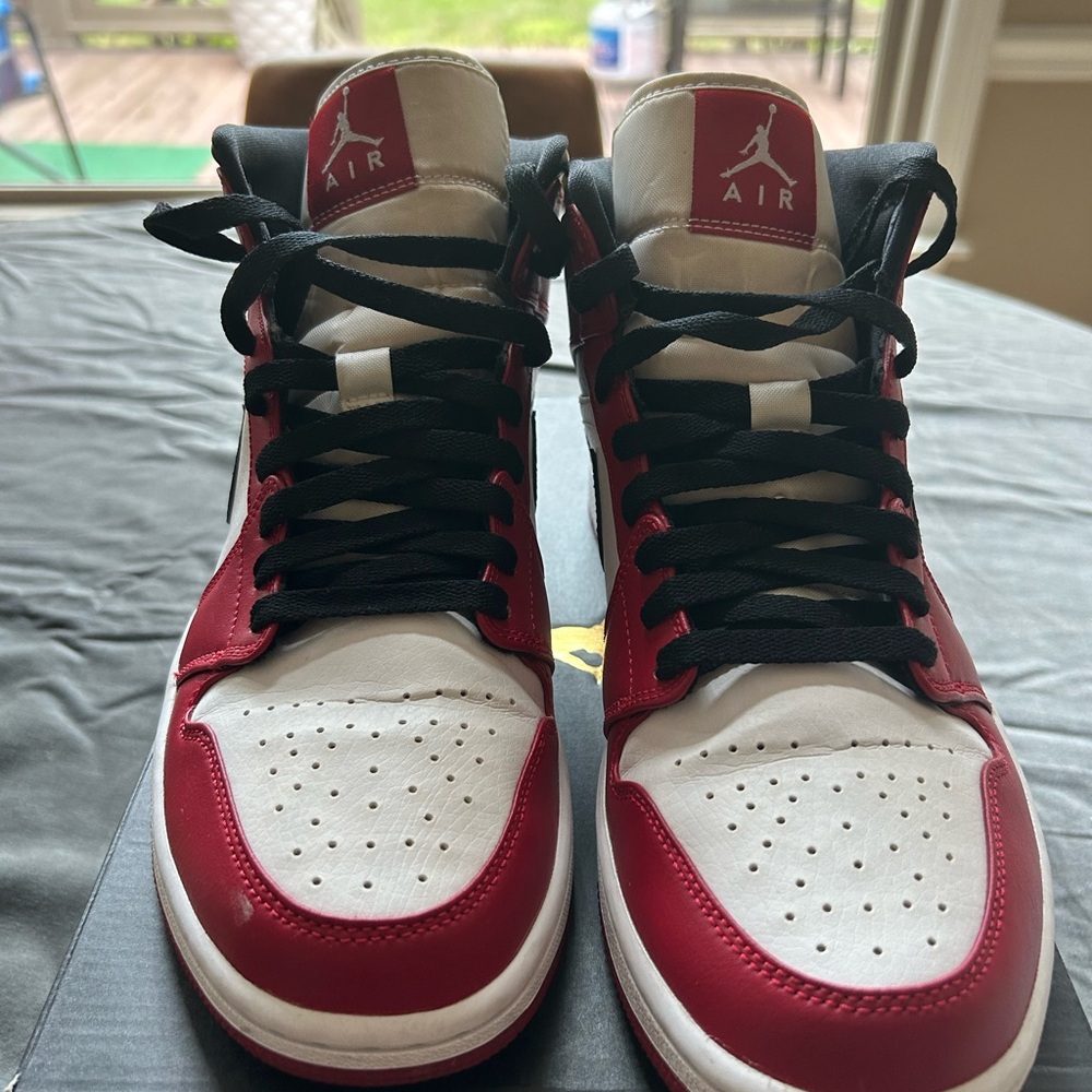 Air Jordan 1 Mid Chicago 2020